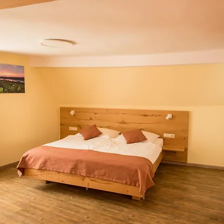 Kro Weingut & Gaestehaus Julianenhof *