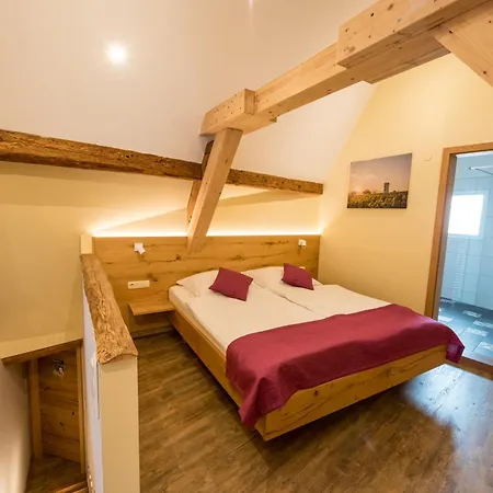 Weingut & Gaestehaus Julianenhof Kro Nierstein