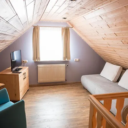 Weingut & Gaestehaus Julianenhof *