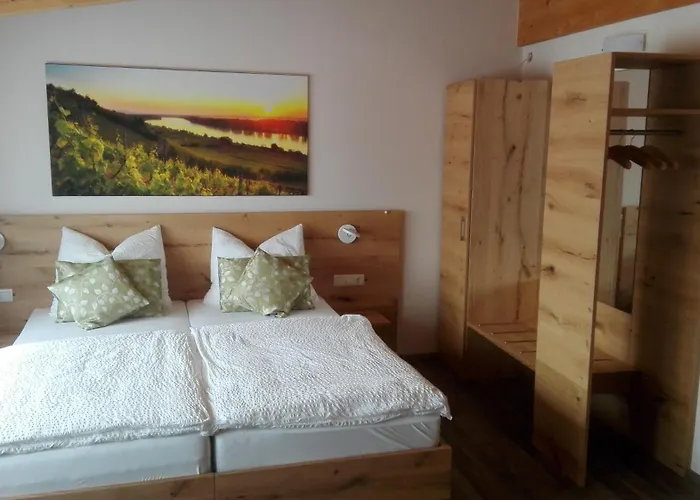 Weingut & Gaestehaus Julianenhof