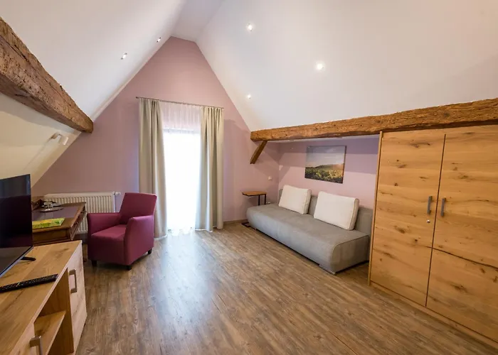 Weingut & Gaestehaus Julianenhof *